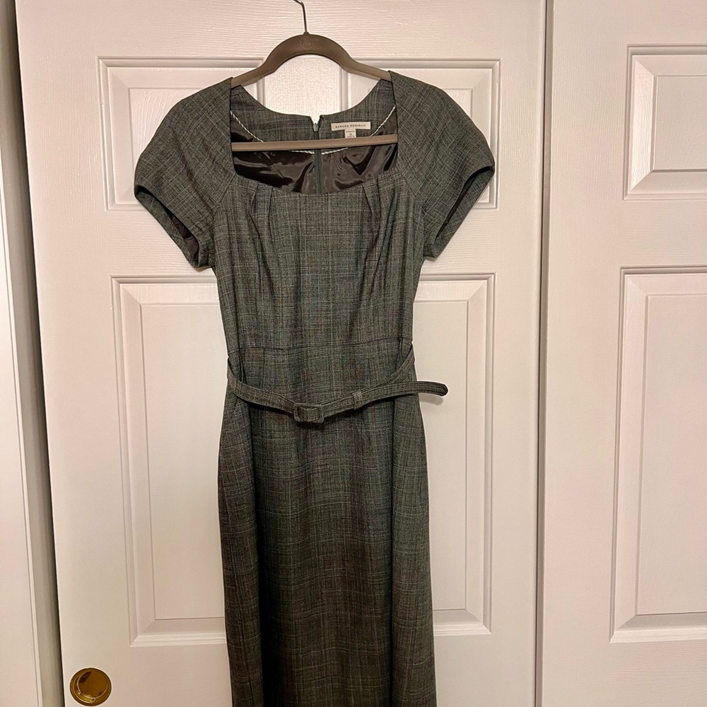 Banana Republic Gray Sheath Dress with Cap Sleeves and Square Neck